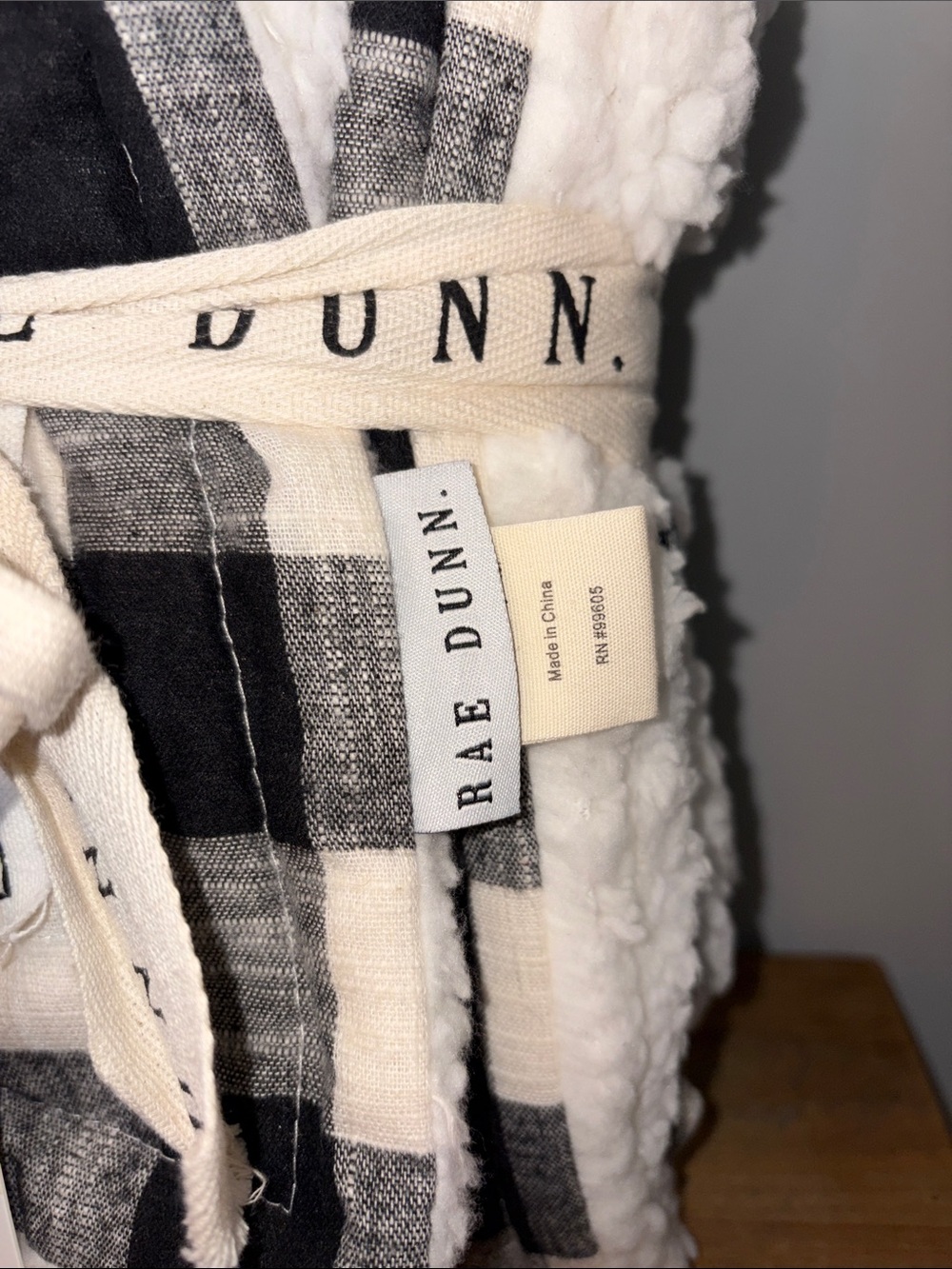 NEW Rae Dunn Black & White Buffalo Plaid Sherpa Throw - Picture 3 of 11